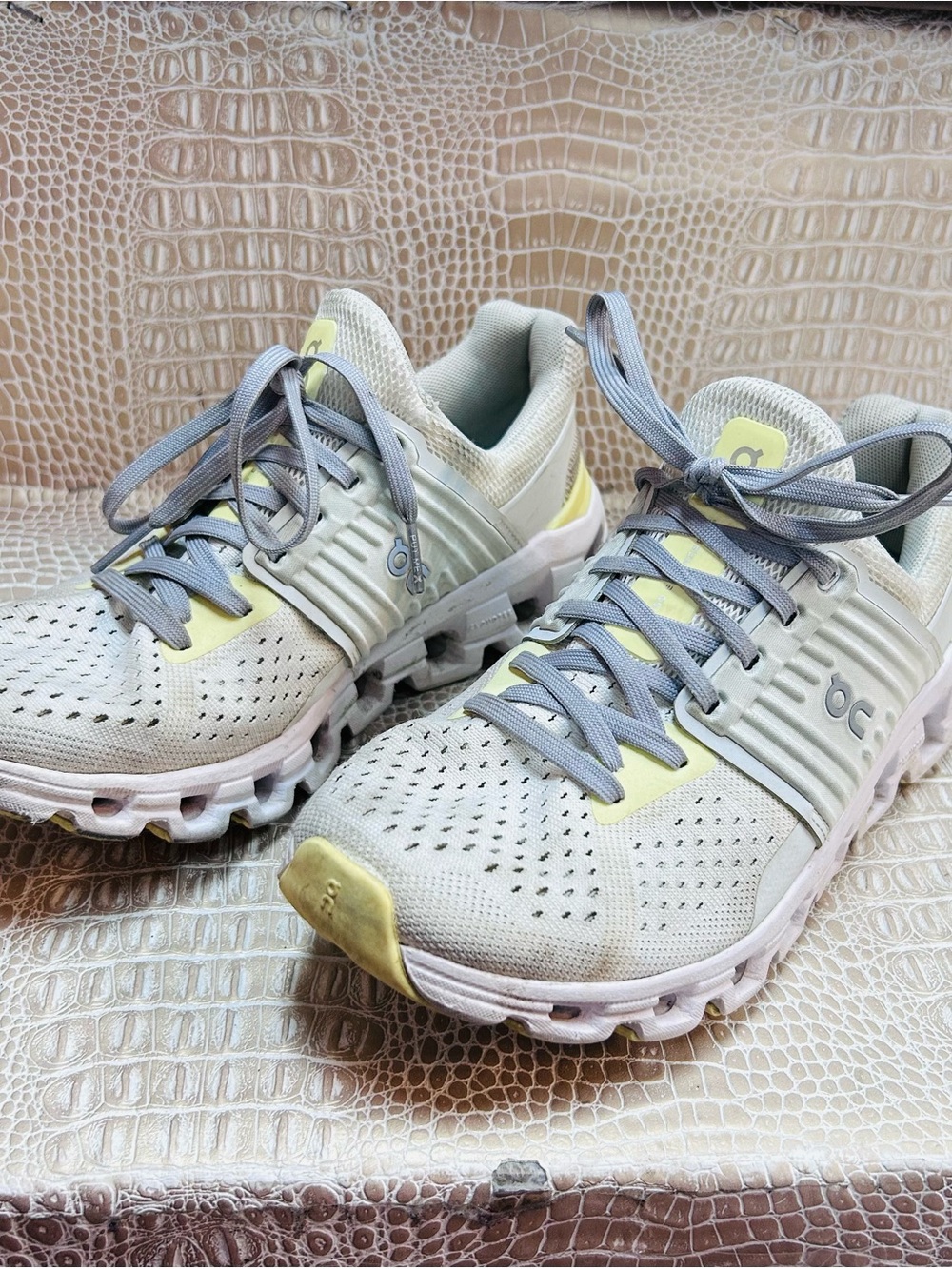 On Cloud Lightweight Women's Running Shoes in Light Gray and Pale Yellow